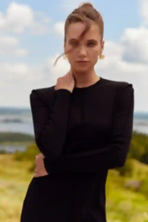 Sukienka dzianinowa mini w kolorze czarnym