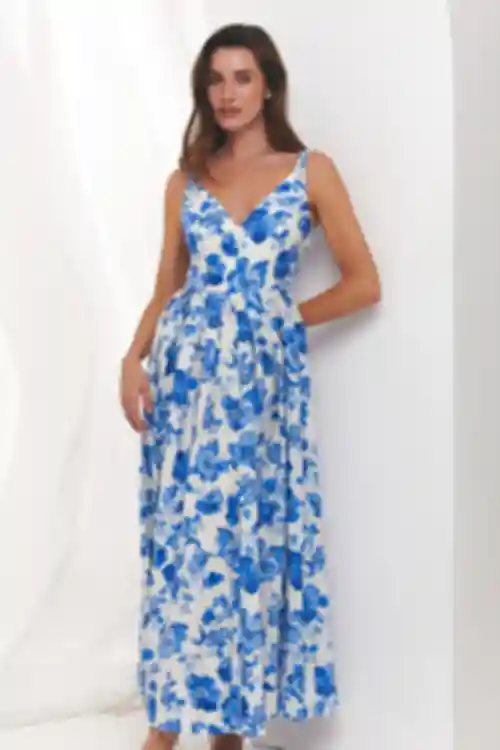  Sukienka maxi z V-neck jedwab tkanina odcinkowa niebieskie kwiaty na mlecznym
