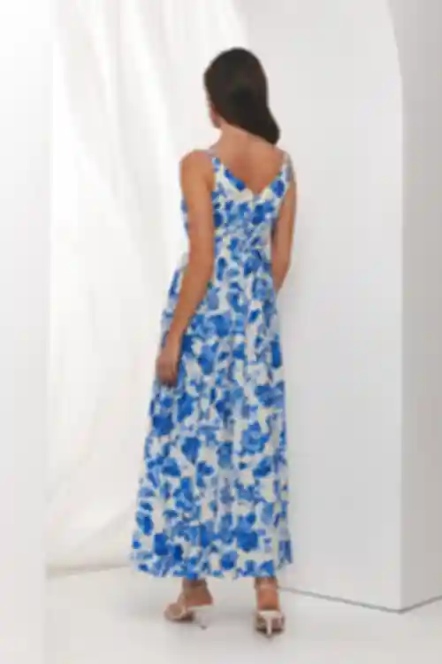  Sukienka maxi z V-neck jedwab tkanina odcinkowa niebieskie kwiaty na mlecznym