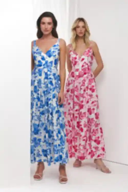  Sukienka maxi z V-neck jedwab tkanina odcinkowa niebieskie kwiaty na mlecznym
