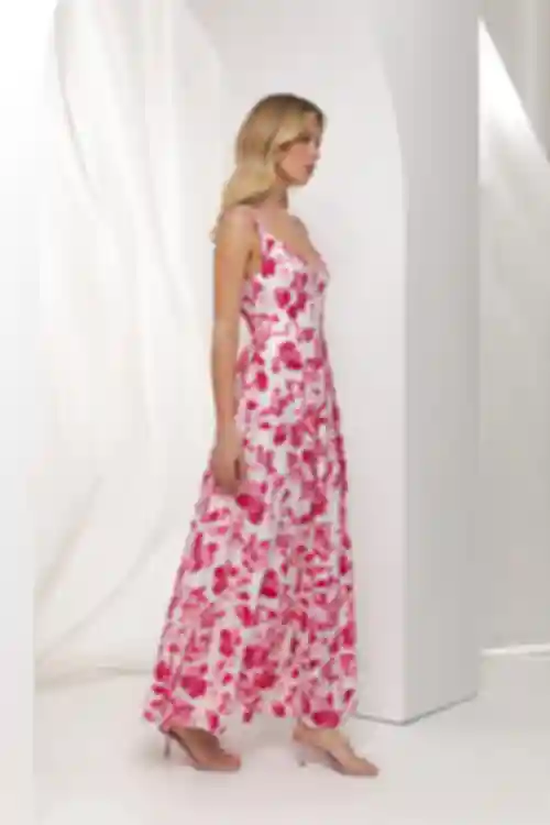  Sukienka maxi z V-neck jedwab tkanina odcinkowa różowe kwiaty na mlecznym