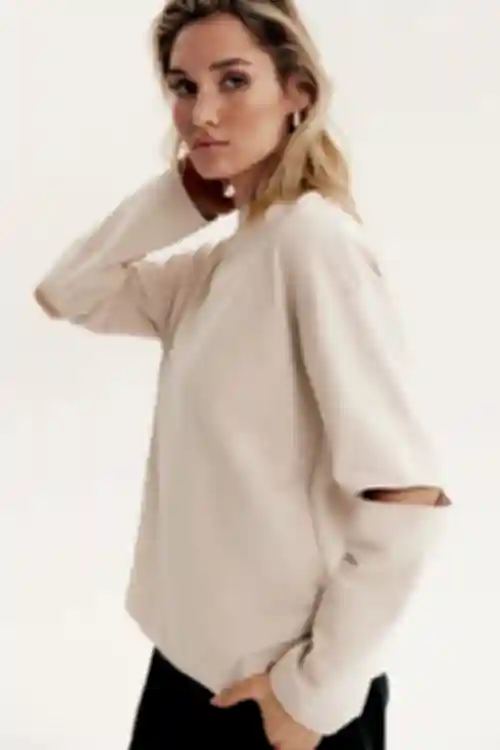 Longsleeve z rozcięciami na rękawach dzianina beżowy