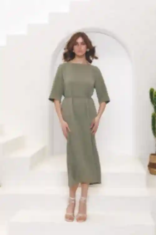 Sukienka midi z krótkim rękawem wiskoza w kolorze khaki