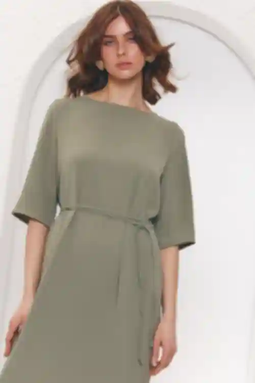 Sukienka midi z krótkim rękawem wiskoza w kolorze khaki