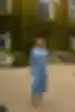 Sukienka z dużymi rękawami midi ze sztucznego jedwabiu z mlecznymi kroplami na niebieskim tle