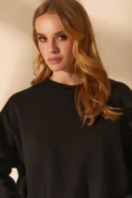 Bluza z dzianiny w kolorze czarnym