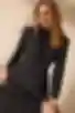 Sukienka, mleczne ziarna na czarnym tle
